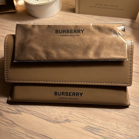 NWOT - BURBERRY VANESSA SUNGLASSES - FULL SET! - Picture 11 of 11